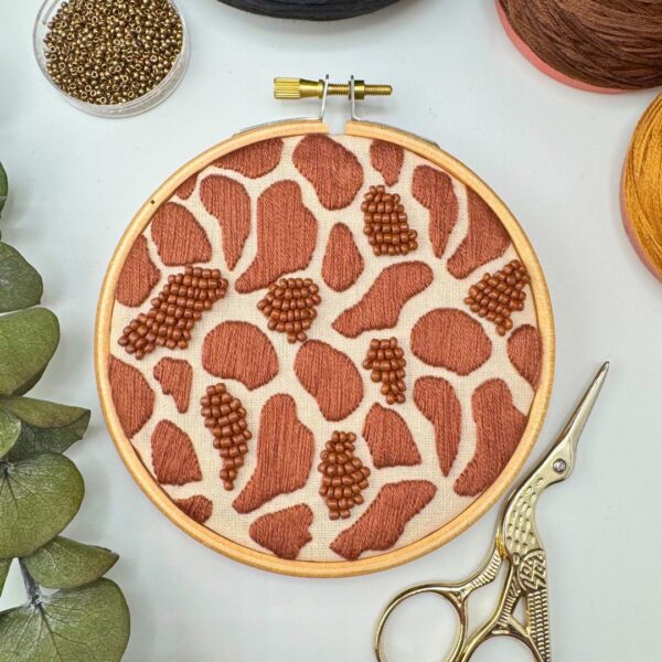 Giraffe print embroidery kit, Beginner embroidery kit, Craft gift, Modern Embroidery