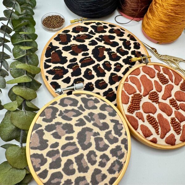 Giraffe print embroidery kit, Beginner embroidery kit, Craft gift, Modern Embroidery - Image 9