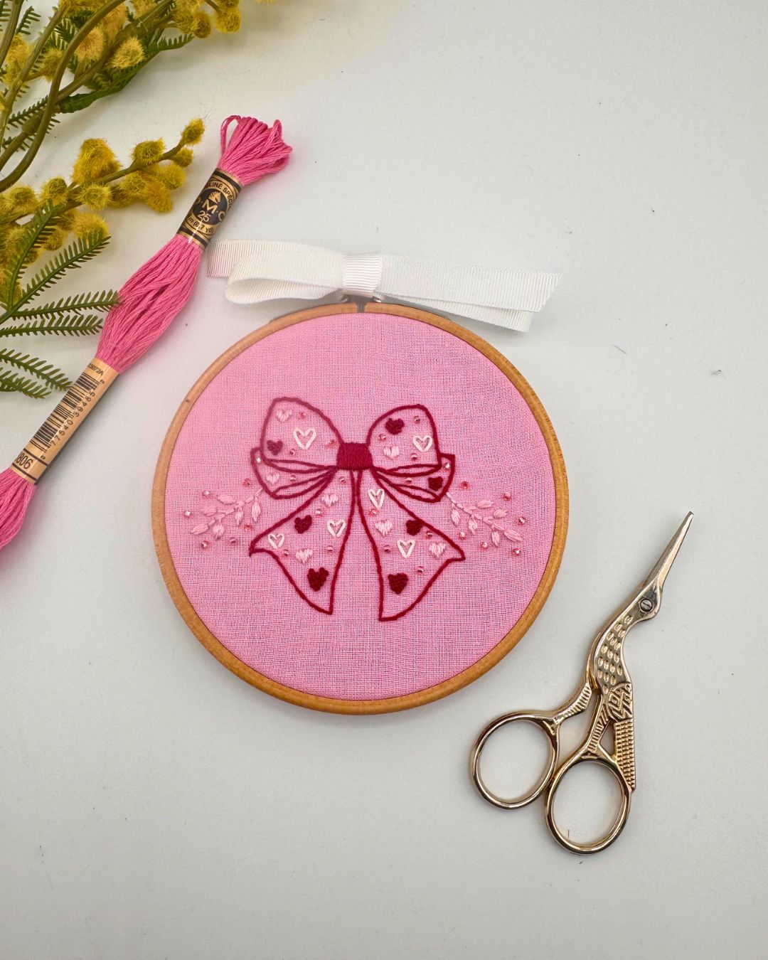 Bow design embroidery kit